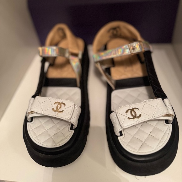 Chanel Sandals size 38 barely worn - Picture 1 of 3
